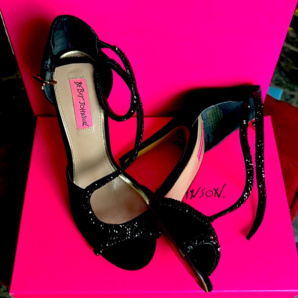 Glamorous night out heels!!!! Must have!!!